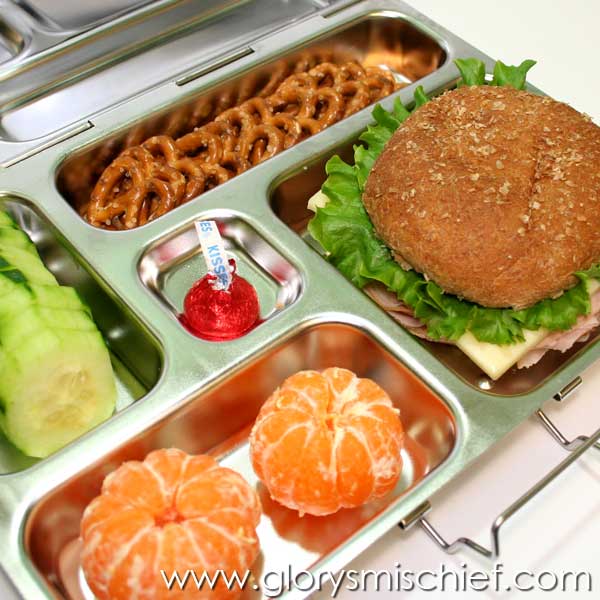 hamburger sandwich school lunch organizedCHAOSonline